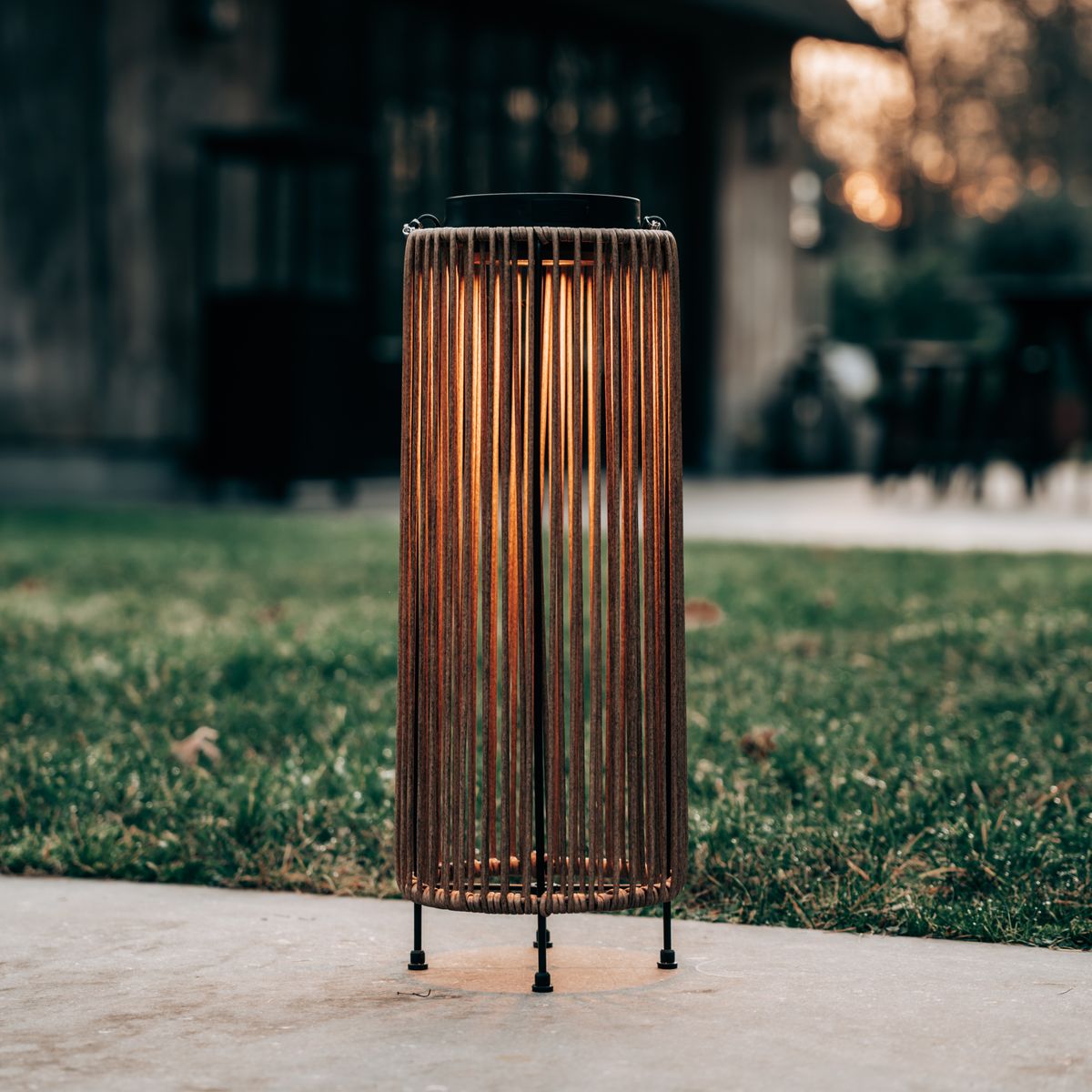 Lanterne solaire Luca Grande Chêne clair | Rechargeable par USB - Intensité variable - 30 heures d'autonomie