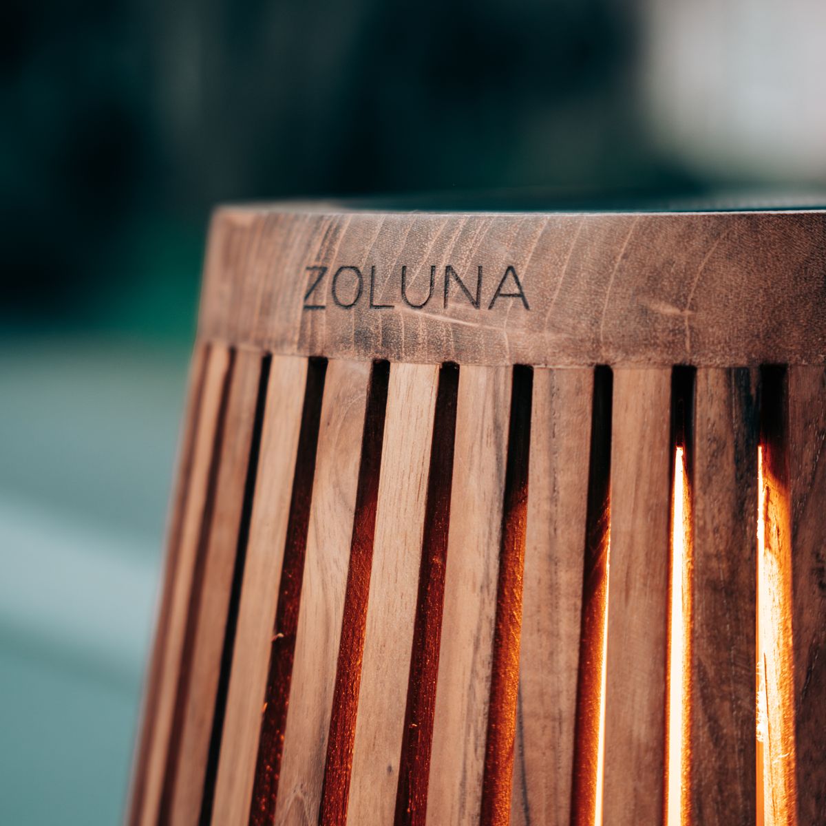 Solar Teak Light LON M
