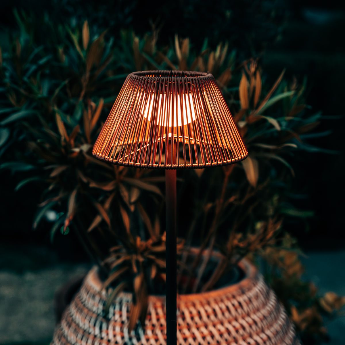 Lampadaire solaire Sofie | Lumière chaude - Télécommande - intensité variable - minuterie