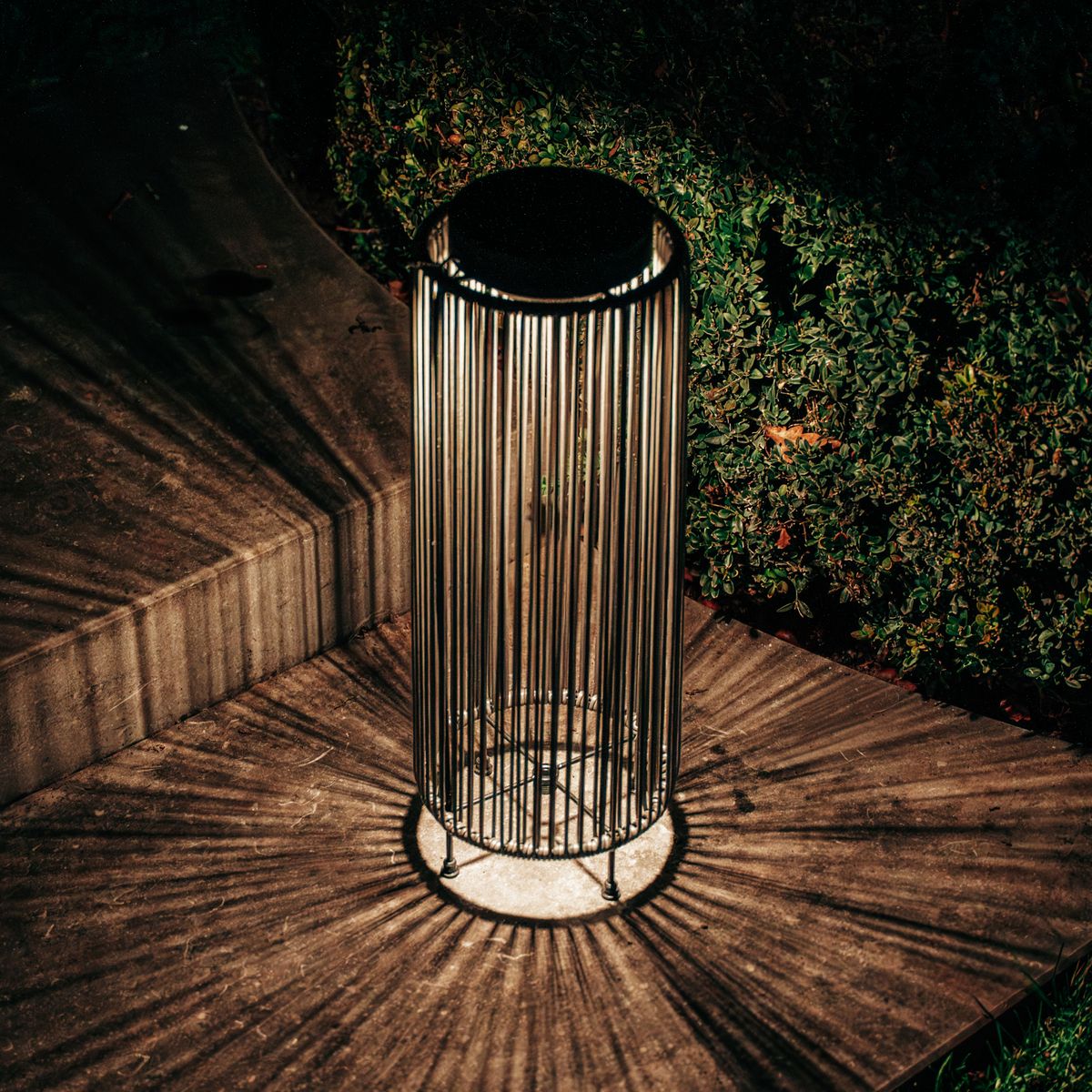 Lanterne Solaire Luca Grande Deep Coal | Rechargeable USB - Intensité Variable Tactile - 30 Heures d'Autonomie