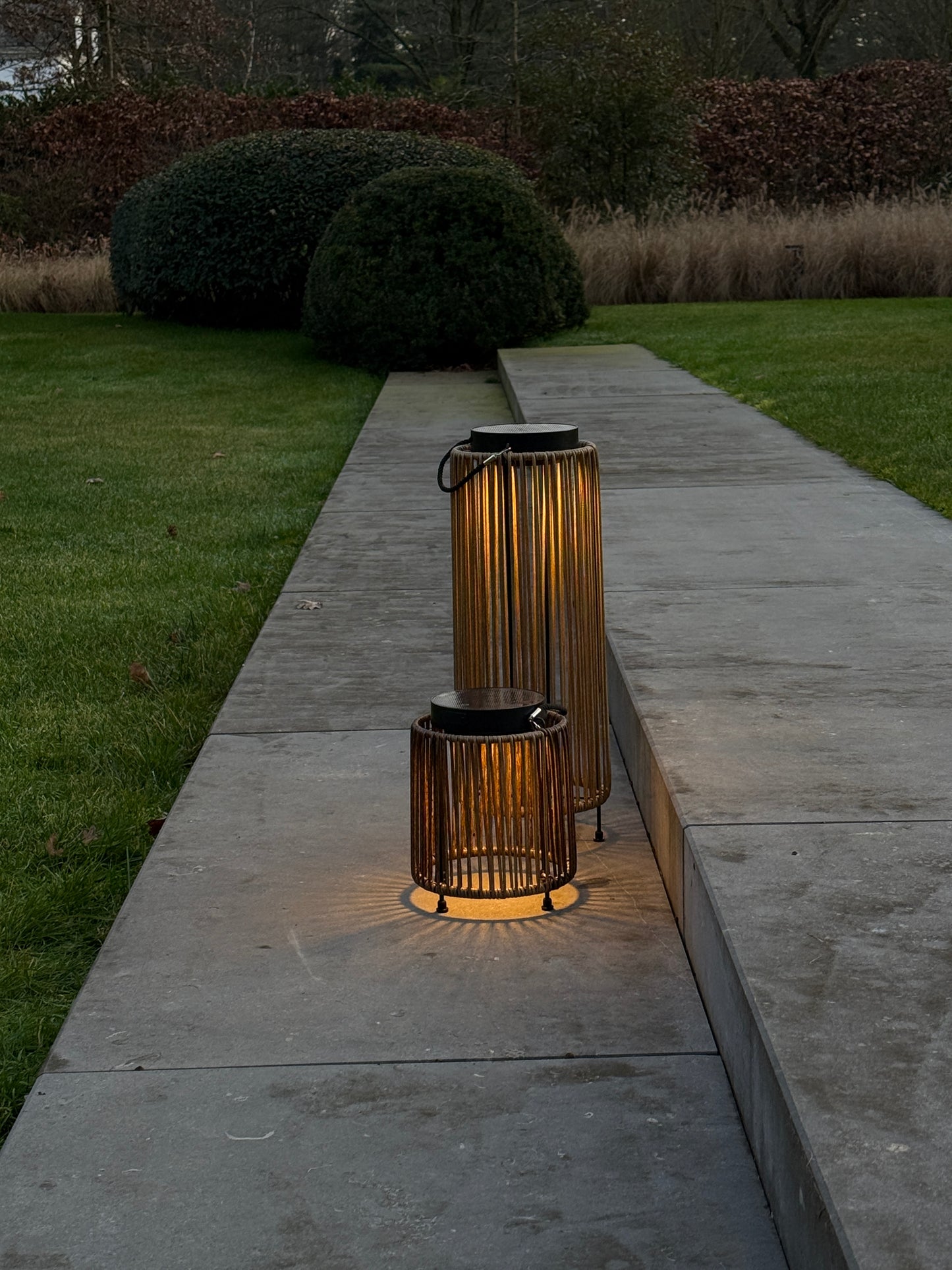 Lanterne Solaire Luca Grande Deep Coal | Rechargeable USB - Intensité Variable Tactile - 30 Heures d'Autonomie