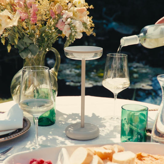 Bobbie Sand Solar Table Lamp | Touch Dimmable - 8 hours of use - USB charging option - extra warm white