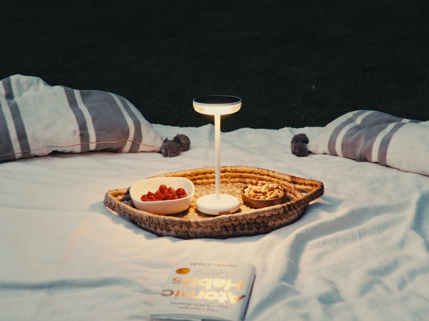 Solar Tafellamp Bobbie WIt | Touch Dimbaar - 8 branduren - USB laadoptie - extra warm wit - ZOLUNAZOLUNA