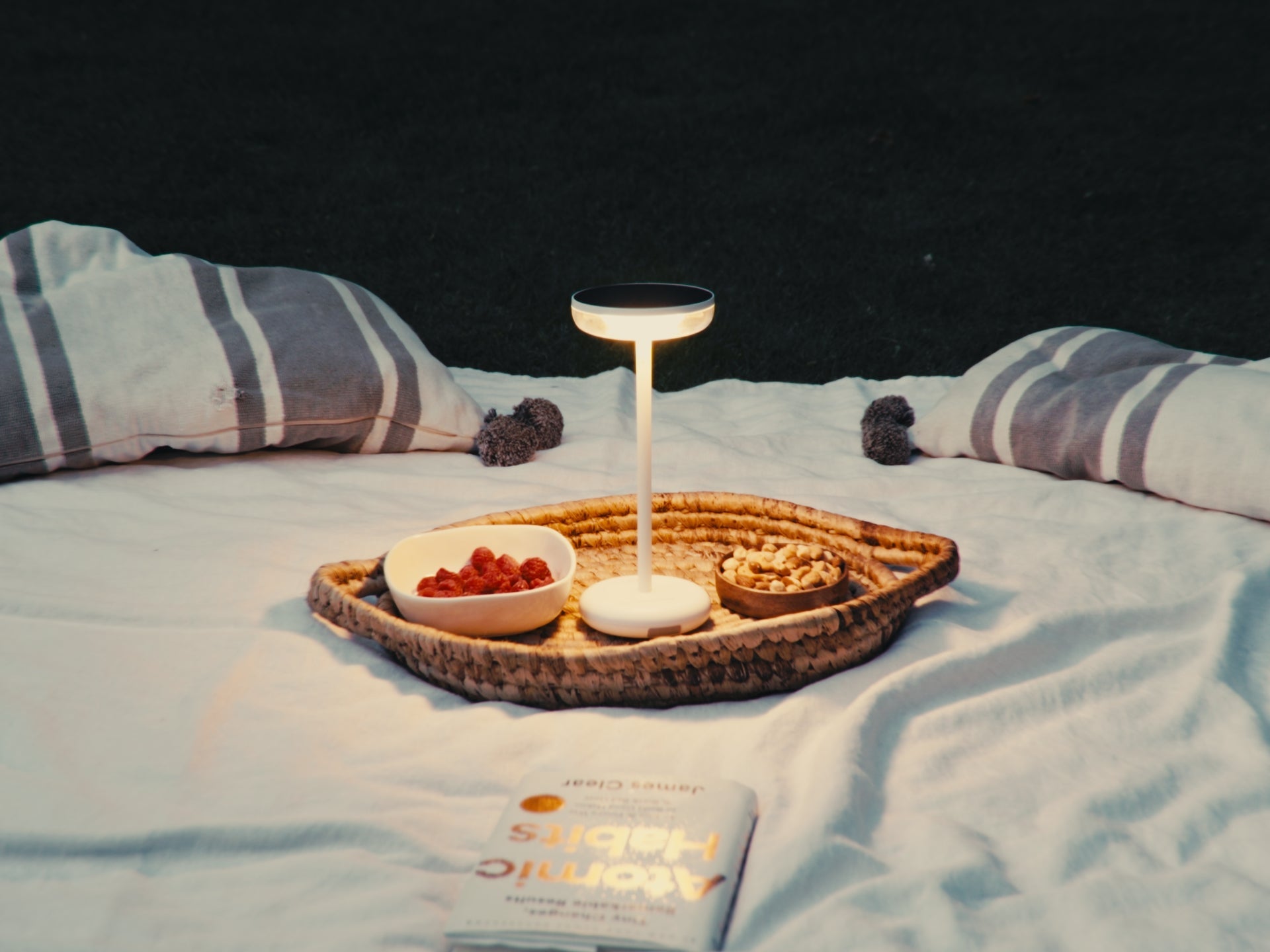 Solar Tafellamp Bobbie WIt | Touch Dimbaar - 8 branduren - USB laadoptie - extra warm wit - ZOLUNAZOLUNA